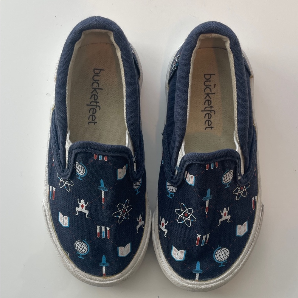 Bucketfeet Kids Navy Science-Themed Sneakers